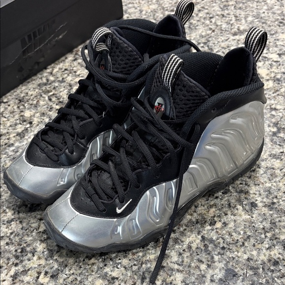 Nike Kids Sneakers Black Silver - Picture 11 of 13